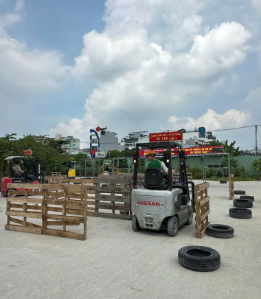 Khóa học chứng chỉ Xe Nâng - Xe Cẩu - Máy Xúc.